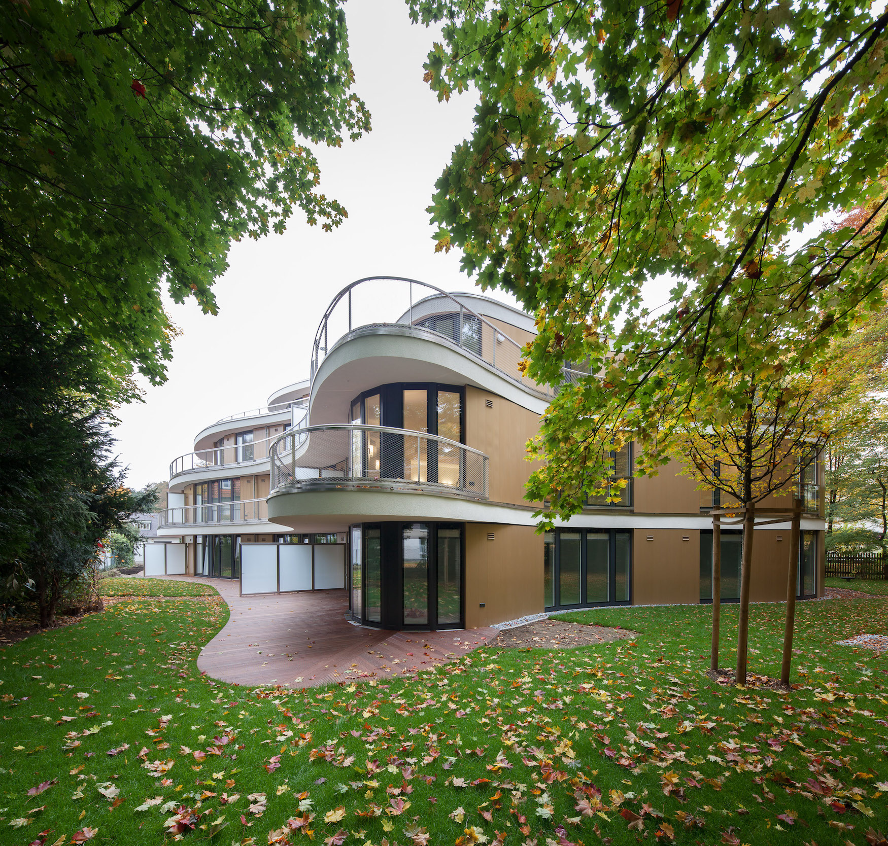 Geschwungenes Balkongeländer