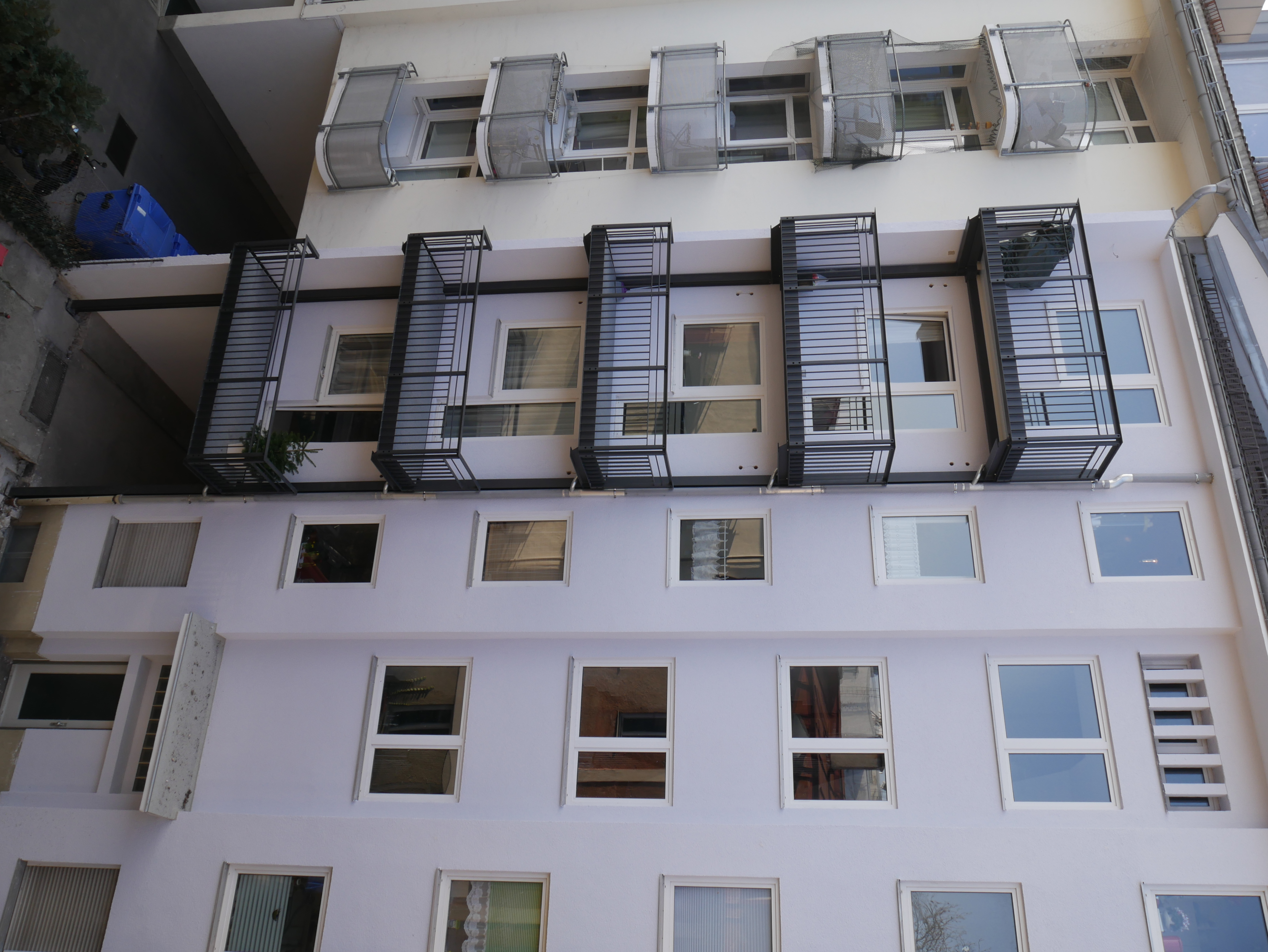 Vorstellbalkon mit Lisenen